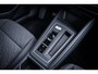 Volkswagen Golf Life Edition eHybrid | 'App-Connect' draadloze smartphone integratie | Achterbank in ongelijke delen neerklapbaar incl. middenarmsteun en doorlaadmogelijkheid | Achteruitrijcamera (Rear View)