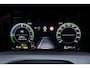 Volkswagen Golf Life Edition eHybrid | 'App-Connect' draadloze smartphone integratie | Achterbank in ongelijke delen neerklapbaar incl. middenarmsteun en doorlaadmogelijkheid | Achteruitrijcamera (Rear View)
