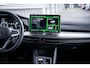 Volkswagen Golf Life Edition eHybrid | 'App-Connect' draadloze smartphone integratie | Achterbank in ongelijke delen neerklapbaar incl. middenarmsteun en doorlaadmogelijkheid | Achteruitrijcamera (Rear View)