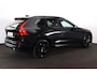 Volvo XC60 T6 Recharge AWD Plus Black Edition - Panorama/schuifdak - Luchtvering - IntelliSafe Assist & Surround - 360º Camera - Harman Kardon audio - Adaptieve LED koplampen - Verwarmde voorstoelen, stuur & achterbank - Parkeersensoren voor & achter - Elektr. bedienb. voorstoelen met geheugen - Draadloze tel. lader - Extra getint glas - Inklapbare trekhaak - 21' LMV