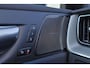 Volvo XC60 T6 Recharge AWD Plus Black Edition - Panorama/schuifdak - Luchtvering - IntelliSafe Assist & Surround - 360º Camera - Harman Kardon audio - Adaptieve LED koplampen - Verwarmde voorstoelen, stuur & achterbank - Parkeersensoren voor & achter - Elektr. bedienb. voorstoelen met geheugen - Draadloze tel. lader - Extra getint glas - Inklapbare trekhaak - 21' LMV