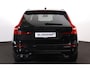 Volvo XC60 T6 Recharge AWD Plus Black Edition - Panorama/schuifdak - Luchtvering - IntelliSafe Assist & Surround - 360º Camera - Harman Kardon audio - Adaptieve LED koplampen - Verwarmde voorstoelen, stuur & achterbank - Parkeersensoren voor & achter - Elektr. bedienb. voorstoelen met geheugen - Draadloze tel. lader - Extra getint glas - Inklapbare trekhaak - 21' LMV