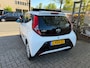 Toyota Aygo 1.0 VVT-i x-play cabrio 12.778 km, nieuwstaat , dealer onderhouden, airco, cruise, elec pakket camera, 1e eigenaar