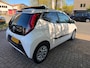 Toyota Aygo 1.0 VVT-i x-play cabrio 12.778 km, nieuwstaat , dealer onderhouden, airco, cruise, elec pakket camera, 1e eigenaar