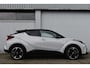 Toyota C-HR / C-HR+ 1.8 Hybrid GR-Sport Limited Automaat 122pk | JBL | Navigatie | Premium Pack | BSM | Stuur- & stoelverwarming |