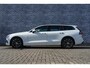 Volvo V60 B3 Momentum Aut. | Lederen Bekleding | Achteruitrijcamera | Parkeersensoren | Stoelverwarming | BLIS | Cruise Control Adaptief | Navigatie | Apple Carplay | Android Auto