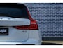 Volvo V60 B3 Momentum Aut. | Lederen Bekleding | Achteruitrijcamera | Parkeersensoren | Stoelverwarming | BLIS | Cruise Control Adaptief | Navigatie | Apple Carplay | Android Auto