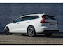 Volvo V60 B3 Momentum Aut. | Lederen Bekleding | Achteruitrijcamera | Parkeersensoren | Stoelverwarming | BLIS | Cruise Control Adaptief | Navigatie | Apple Carplay | Android Auto