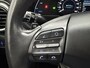 Hyundai Kona Electric EV Limited 64 kWh 3- Fase SOH 94,6% | Warmtepomp | Elektrisch Schuif/Kanteldak | Trekhaak | Camera | Leer | Head-Up Display