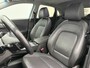 Hyundai Kona Electric EV Limited 64 kWh 3- Fase SOH 94,6% | Warmtepomp | Elektrisch Schuif/Kanteldak | Trekhaak | Camera | Leer | Head-Up Display