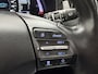 Hyundai Kona Electric EV Limited 64 kWh 3- Fase SOH 94,6% | Warmtepomp | Elektrisch Schuif/Kanteldak | Trekhaak | Camera | Leer | Head-Up Display