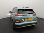 Hyundai Kona Electric EV Limited 64 kWh 3- Fase SOH 94,6% | Warmtepomp | Elektrisch Schuif/Kanteldak | Trekhaak | Camera | Leer | Head-Up Display