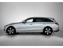 Mercedes-Benz C-klasse Estate 300 e Plug-In Hybride Trekhaak | Ledkoplampen | Rijassistentiepakket Plus | Parkeerpakket met achteruitrijcamera | Distronic. Inclusief 24 maanden MB Certified garantie voor Europa.