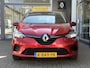 Renault Clio V 1.6 E-Tech Hybrid 145 Evolution Dealeronderhouden | All seasonbanden | Parkeersensoren voor + achter | Premium kleur rouge flamme | Armsteun | Easylink navigatiesysteem | Apple Carplay/Android Auto
