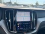 Volvo XC60 2.0 T6 Plug-in hybrid AWD Plus Bright | Adaptieve Cruise Control | Panoramadak | Trekhaak | Harman Kardon Audio | Dodehoek Detectie | Stoel-/Stuur-/Voorruitverwarming | 360° Parkeercamera |