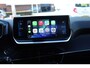Peugeot 208 1.2 PureTech Blue Lease Allure O.a: Camera, PDC, Carplay, Clima, Navi, Cruise, Etc. All-in prijs!