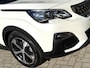Peugeot 3008 130 Pk Luxe Benzine * AUTOMAAT * Open Schuifdak * L.M. Velgen * Achteruitrij Camera * Keyless Start Button * Climate & Cruise Control * Navigatie & Spotify via Apple Carplay / Android Auto * Vingerhoets; Vierde Generatie Eersteklas Service. Al meer dan 100 jaar een begrip in de Brabantse Kempen.