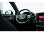 Volvo EC40 Single Motor Plus Black Edition Europa 70 kWh | Harman Kardon Audio | Adaptieve Cruise Control | Stuur-/Stoelverwarming V+A | Getint Glas | Panoramadak |