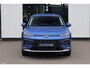 Volkswagen T-Roc 1.5 eTsi Life First Edition 116PK / 85kW DSG, 17" 'Lima' LMV, wegklapbare trekhaak, achteruitrijcamera (rear view), adaptieve cruise control (acc), verwarmbaar multifunctioneel lederen stuurwiel, verwarmbare voorstoelen, parkeerassistent (park assist) incl. parkeersensoren voor en achter (pdc), diefstalalarm, dodehoekdetectie (side assist), keyless access, rijbelevingsschakelaar incl. interieurbeleving (Atmospheres), rijprofielkeuze (Driving Profiles), sfeerverlichting interieur (30 kleuren), draadloze telefoon lader etc.