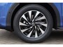 Volkswagen T-Roc 1.5 eTsi Life First Edition 116PK / 85kW DSG, 17" 'Lima' LMV, wegklapbare trekhaak, achteruitrijcamera (rear view), adaptieve cruise control (acc), verwarmbaar multifunctioneel lederen stuurwiel, verwarmbare voorstoelen, parkeerassistent (park assist) incl. parkeersensoren voor en achter (pdc), diefstalalarm, dodehoekdetectie (side assist), keyless access, rijbelevingsschakelaar incl. interieurbeleving (Atmospheres), rijprofielkeuze (Driving Profiles), sfeerverlichting interieur (30 kleuren), draadloze telefoon lader etc.