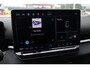Volkswagen T-Roc 1.5 eTsi Life First Edition 116PK / 85kW DSG, 17" 'Lima' LMV, wegklapbare trekhaak, achteruitrijcamera (rear view), adaptieve cruise control (acc), verwarmbaar multifunctioneel lederen stuurwiel, verwarmbare voorstoelen, parkeerassistent (park assist) incl. parkeersensoren voor en achter (pdc), diefstalalarm, dodehoekdetectie (side assist), keyless access, rijbelevingsschakelaar incl. interieurbeleving (Atmospheres), rijprofielkeuze (Driving Profiles), sfeerverlichting interieur (30 kleuren), draadloze telefoon lader etc.