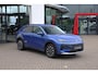 Volkswagen T-Roc 1.5 eTsi Life First Edition 116PK / 85kW DSG, 17" 'Lima' LMV, wegklapbare trekhaak, achteruitrijcamera (rear view), adaptieve cruise control (acc), verwarmbaar multifunctioneel lederen stuurwiel, verwarmbare voorstoelen, parkeerassistent (park assist) incl. parkeersensoren voor en achter (pdc), diefstalalarm, dodehoekdetectie (side assist), keyless access, rijbelevingsschakelaar incl. interieurbeleving (Atmospheres), rijprofielkeuze (Driving Profiles), sfeerverlichting interieur (30 kleuren), draadloze telefoon lader etc.