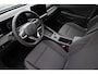 Volkswagen T-Roc 1.5 eTsi Life First Edition 116PK / 85kW DSG, 17" 'Lima' LMV, wegklapbare trekhaak, achteruitrijcamera (rear view), adaptieve cruise control (acc), verwarmbaar multifunctioneel lederen stuurwiel, verwarmbare voorstoelen, parkeerassistent (park assist) incl. parkeersensoren voor en achter (pdc), diefstalalarm, dodehoekdetectie (side assist), keyless access, rijbelevingsschakelaar incl. interieurbeleving (Atmospheres), rijprofielkeuze (Driving Profiles), sfeerverlichting interieur (30 kleuren), draadloze telefoon lader etc.