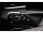 Volkswagen T-Roc 1.5 eTsi Life First Edition 116PK / 85kW DSG, 17" 'Lima' LMV, wegklapbare trekhaak, achteruitrijcamera (rear view), adaptieve cruise control (acc), verwarmbaar multifunctioneel lederen stuurwiel, verwarmbare voorstoelen, parkeerassistent (park assist) incl. parkeersensoren voor en achter (pdc), diefstalalarm, dodehoekdetectie (side assist), keyless access, rijbelevingsschakelaar incl. interieurbeleving (Atmospheres), rijprofielkeuze (Driving Profiles), sfeerverlichting interieur (30 kleuren), draadloze telefoon lader etc.