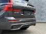 Volvo XC60 2.0 T6 Plug-in hybrid AWD Plus Dark | PHEV Long Range | 360 Graden Camera | Harman Kardon Audio | Trekhaak | Lichtmetalen Velgen 20 inch | Cruise Control Adaptief | BLIS | Stoelverwarming voor en achter