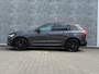 Volvo XC60 2.0 T6 Plug-in hybrid AWD Plus Dark | PHEV Long Range | 360 Graden Camera | Harman Kardon Audio | Trekhaak | Lichtmetalen Velgen 20 inch | Cruise Control Adaptief | BLIS | Stoelverwarming voor en achter