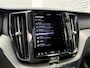 Volvo XC60 2.0 T6 Plug-in hybrid AWD Plus Dark | PHEV Long Range | 360 Graden Camera | Harman Kardon Audio | Trekhaak | Lichtmetalen Velgen 20 inch | Cruise Control Adaptief | BLIS | Stoelverwarming voor en achter