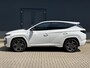 Hyundai Tucson 1.6 T-GDI PHEV N Line Sky 4WD / Dealer onderhouden / Fabrieksgarantie tot 03-2027 / Trekgewicht 1350 kg / Glazen schuif- en kanteldak / Elektrische achterklep / Stuur- Stoel & Achterbank verwarming / Adaptief cruise control / Rondomzicht camera / Stoelventilatie /