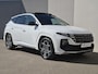Hyundai Tucson 1.6 T-GDI PHEV N Line Sky 4WD / Dealer onderhouden / Fabrieksgarantie tot 03-2027 / Trekgewicht 1350 kg / Glazen schuif- en kanteldak / Elektrische achterklep / Stuur- Stoel & Achterbank verwarming / Adaptief cruise control / Rondomzicht camera / Stoelventilatie /