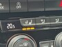 Volkswagen T-Roc 1.5 TSI 150pk DSG Sport Stoelverwarming Virtual Cockpit Navigatie Trekhaak Climate Control LED Koplampen
