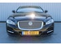 Jaguar XJ 2.0 Portfolio | Cruise control | Stoel/stuurverwarming | Keyless start & entry | Navigatie | Parkeercamera | Climate control | 100% onderhouden | Schuif/kantel dak | Stuurkolom en stoelen elektrisch vertselbaar |