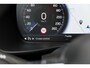 Volvo XC40 T4 AUT7 211PK Recharge Inscription Expression, Standkachel met timer, Stoel- & stuurwielverwarming, Verwarmbare voorruit, 2-zone Climate Control, Cruise Control met Speed Limiter, Park Assist voor & achter met camera, 18" Lichtmetalen velgen, Extra getint glas achter