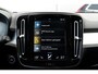 Volvo XC40 T4 AUT7 211PK Recharge Inscription Expression, Standkachel met timer, Stoel- & stuurwielverwarming, Verwarmbare voorruit, 2-zone Climate Control, Cruise Control met Speed Limiter, Park Assist voor & achter met camera, 18" Lichtmetalen velgen, Extra getint glas achter