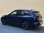 BMW iX3 Executive 80 kWh M-pakket | 98% SOH | Panoramadak | Facelift | Sportstoelen | Leder | Camera | Adaptieve cruise | Lane assist | Dodehoekdetectie | LED | DAB | Apple CarPlay / Android Auto | Sfeerverlichting |19 inch M-velgen | Elektrische achterklep | Volledig onderhouden