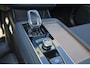 Volvo XC90 T8 Recharge AWD Ultra Dark - Luchtvering - Panorama/schuifdak - IntelliSafe Assist & Surround - 360º Camera - Harman/Kardon audio - Adaptieve LED koplampen - Verwarmde voorstoelen, stuur & achterbank - Parkeersensoren voor & achter - Elektr. bedienb. voorstoelen met geheugen - Head up display - Draadloze tel. lader - Extra getint glas - Inklapbare trekhaak - 21' LMV