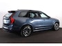 Volvo XC90 T8 Recharge AWD Ultra Dark - Luchtvering - Panorama/schuifdak - IntelliSafe Assist & Surround - 360º Camera - Harman/Kardon audio - Adaptieve LED koplampen - Verwarmde voorstoelen, stuur & achterbank - Parkeersensoren voor & achter - Elektr. bedienb. voorstoelen met geheugen - Head up display - Draadloze tel. lader - Extra getint glas - Inklapbare trekhaak - 21' LMV