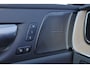 Volvo XC60 T6 Recharge AWD Plus Dark - Panorama/schuifdak - IntelliSafe Assist & Surround - 360º Camera - Harman/Kardon audio - Verwarmde voorstoelen, stuur & achterbank - Parkeersensoren voor & achter - Elektr. bedienb. voorstoelen met geheugen - Head up display - Draadloze tel. lader - Extra getint glas - 19' LMV