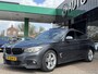 BMW 3-Serie Gran Turismo 328i M Sport PANORAMADAK | HARMAN/KARDON | DODEHOEK DETECTIE| ACHTERUIT RIJ CAMERA | SPORT STOELEN|KEYLESS ENTRY/GO | NAVIGATIE |BI-XENON KOPLAMPEN | STOEL VERWARMING |