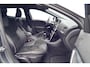 Volvo V40 2.0 T2 R-Design / Trekhaak / Navi / Cruise / Climate / Stoelverw. / Leer - Alcantara