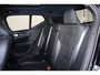 Volvo XC40 Recharge P8 AWD R-Design - Panorama/schuifdak - IntelliSafe Assist & Surround - 360º Camera - Harman/Kardon audio - Adaptieve LED koplampen - Verwarmde voorstoelen, stuur & achterbank - Parkeersensoren voor & achter - Elektr. bedienb. voorstoelen met geheugen links - Draadloze tel. lader - Warmtepomp - Extra getint glas - Inklapbare trekhaak - 20' LMV
