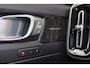 Volvo XC40 Recharge P8 AWD R-Design - Panorama/schuifdak - IntelliSafe Assist & Surround - 360º Camera - Harman/Kardon audio - Adaptieve LED koplampen - Verwarmde voorstoelen, stuur & achterbank - Parkeersensoren voor & achter - Elektr. bedienb. voorstoelen met geheugen links - Draadloze tel. lader - Warmtepomp - Extra getint glas - Inklapbare trekhaak - 20' LMV