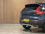Volvo XC40 T4 Aut. Inscription Luxury | Full Option! | Schuifdak | Trekhaak | 360° Camera | All Season banden | Harman Kardon | Bestuurdersstoel elektrisch geheugen | Adaptieve Cruise Control | Full LED meesturende koplampen | Standkachel met Volvo On Call App | Stoelverwarming voor+achter | Stuurwielverwarming | Passagiersstoel elektrisch | Pilot Assist | BLIS Dode Hoek Detectie | Lederen bekleding | Zitting verlenging voorstoelen | 19 Inch | Keyless Drive | Parkeersensoren voor+achter | Privacy Glass | Elektrisch bedienbare achterklep | Climate Control L+R | Alarm Klasse III | Breestralers in voorbumper | Automatisch dimmende binnen en buitenspiegels | DAB Radio | Apple Carplay/Android Auto | Draadloos telefoon opladen | Volvo On Call met mobiele App functie | Denim Blue Metallic |