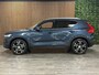 Volvo XC40 T4 Aut. Inscription Luxury | Full Option! | Schuifdak | Trekhaak | 360° Camera | All Season banden | Harman Kardon | Bestuurdersstoel elektrisch geheugen | Adaptieve Cruise Control | Full LED meesturende koplampen | Standkachel met Volvo On Call App | Stoelverwarming voor+achter | Stuurwielverwarming | Passagiersstoel elektrisch | Pilot Assist | BLIS Dode Hoek Detectie | Lederen bekleding | Zitting verlenging voorstoelen | 19 Inch | Keyless Drive | Parkeersensoren voor+achter | Privacy Glass | Elektrisch bedienbare achterklep | Climate Control L+R | Alarm Klasse III | Breestralers in voorbumper | Automatisch dimmende binnen en buitenspiegels | DAB Radio | Apple Carplay/Android Auto | Draadloos telefoon opladen | Volvo On Call met mobiele App functie | Denim Blue Metallic |