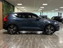 Volvo XC40 T4 Aut. Inscription Luxury | Full Option! | Schuifdak | Trekhaak | 360° Camera | All Season banden | Harman Kardon | Bestuurdersstoel elektrisch geheugen | Adaptieve Cruise Control | Full LED meesturende koplampen | Standkachel met Volvo On Call App | Stoelverwarming voor+achter | Stuurwielverwarming | Passagiersstoel elektrisch | Pilot Assist | BLIS Dode Hoek Detectie | Lederen bekleding | Zitting verlenging voorstoelen | 19 Inch | Keyless Drive | Parkeersensoren voor+achter | Privacy Glass | Elektrisch bedienbare achterklep | Climate Control L+R | Alarm Klasse III | Breestralers in voorbumper | Automatisch dimmende binnen en buitenspiegels | DAB Radio | Apple Carplay/Android Auto | Draadloos telefoon opladen | Volvo On Call met mobiele App functie | Denim Blue Metallic |