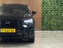 Volvo XC40 T5 Recharge R-Design | Schuifdak | Trekhaak | Onderkant mee gespoten incl. black pack | Adaptieve Cruise Control | Stoel en Stuurwielverwarming | Pilot Assist | Parkeercamera | Leder/alcantara R-Design bekleding met wit stiksel en bies | Zitting verlenging voorstoelen | 19 Inch | Keyless Drive | Parkeersensoren voor+achter | Privacy Glass | Elektrisch bedienbare achterklep | Climate Control L+R | Automatisch dimmende binnen en buitenspiegels | Regensensor | DAB Radio | Apple Carplay/Android Auto | Draadloos telefoon opladen | Volvo On Call met mobiele App functie | Onyx Black Metallic |