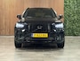 Volvo XC40 T5 Recharge R-Design | Schuifdak | Trekhaak | Onderkant mee gespoten incl. black pack | Adaptieve Cruise Control | Stoel en Stuurwielverwarming | Pilot Assist | Parkeercamera | Leder/alcantara R-Design bekleding met wit stiksel en bies | Zitting verlenging voorstoelen | 19 Inch | Keyless Drive | Parkeersensoren voor+achter | Privacy Glass | Elektrisch bedienbare achterklep | Climate Control L+R | Automatisch dimmende binnen en buitenspiegels | Regensensor | DAB Radio | Apple Carplay/Android Auto | Draadloos telefoon opladen | Volvo On Call met mobiele App functie | Onyx Black Metallic |